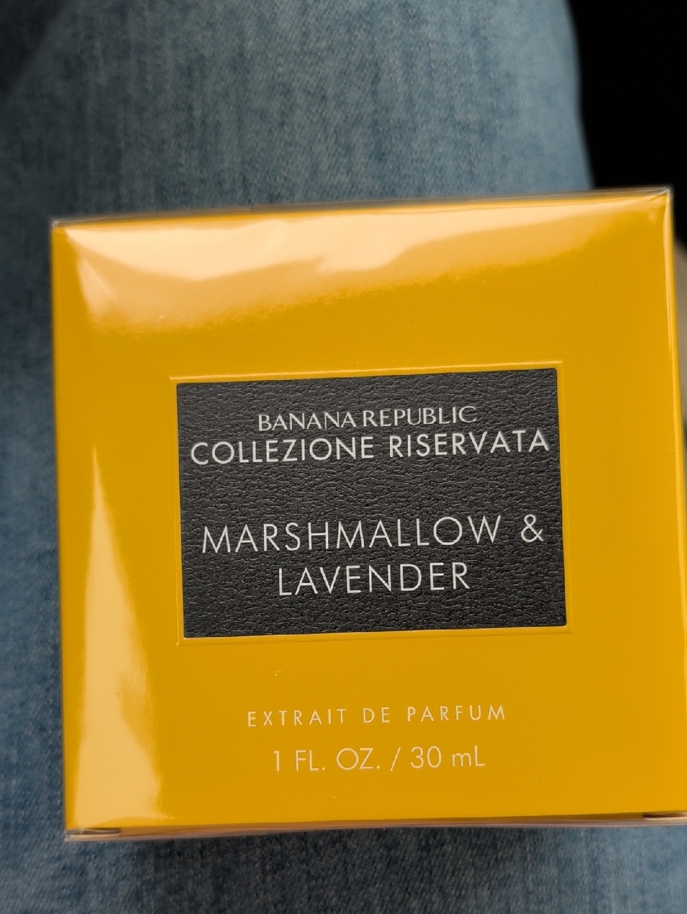 Banana Republic Marshmallow & Lavender Extrait De Parfum - Yellow Box